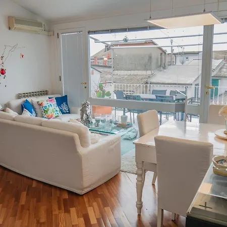 038 - Attico Lussuoso Terrazza Centro Citta' 500m Mare, Parcheggio Gratis Vicino